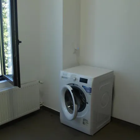 Hostel Iq Yellow House Brasov