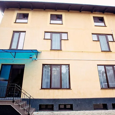 Hostel Iq Yellow House *