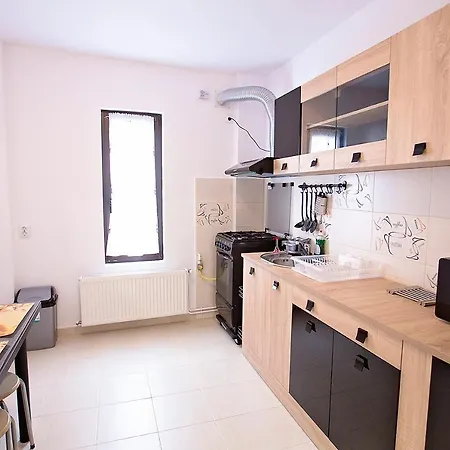 Iq Yellow House Hostel Brasov