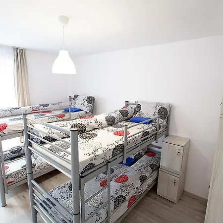 Iq Yellow House Hostel Brasov