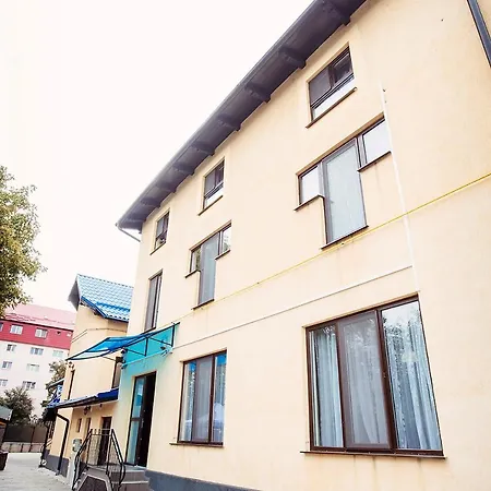 Iq Yellow House Hostel Brasov