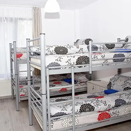 Iq Yellow House Hostel *